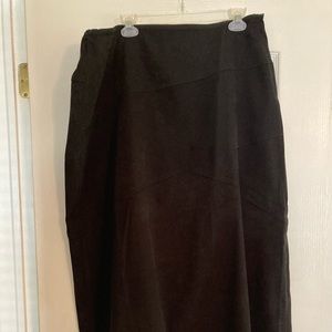 Black suede-like maxi skirt EUC